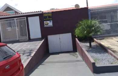 Imagem: A casa possui 3 Dormitórios, 1 Banheiro, 1 Vaga na garagem