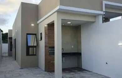 Imagem: A casa possui 3 Dormitórios, 2 Banheiros, 2 Vagas na garagem