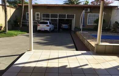 Imagem: A casa possui 5 Dormitórios, 3 Banheiros, 5 Vagas na garagem