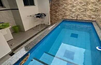 Imagem: A casa possui 3 Dormitórios, 2 Banheiros, 1 Vaga na garagem