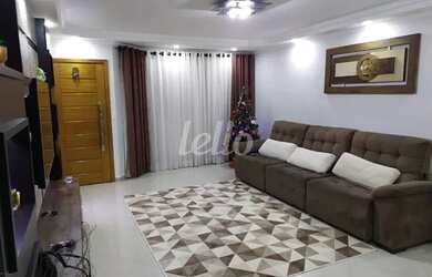 Imagem: A casa possui 4 Dormitórios, 3 Banheiros, 4 Vagas na garagem