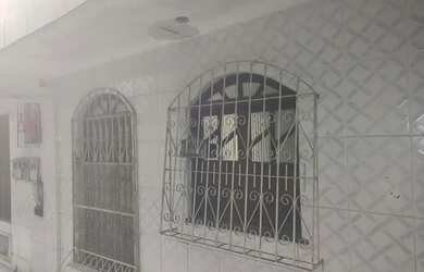 Imagem: A casa possui 2 Dormitórios e 1 Banheiro e está localizado