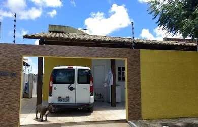 Imagem: A casa possui 2 Dormitórios, 2 Banheiros, 1 Vaga na garagem