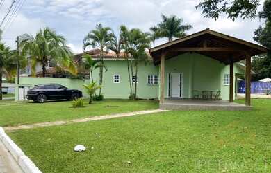 Imagem: A casa em condomínio possui 4 Dormitórios, 4 Banheiros, 4