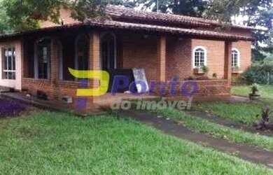 Imagem: A casa possui 3 Dormitórios, 1 Banheiro, 4 Vagas na garagem