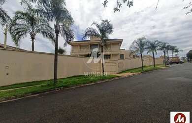 Imagem: A casa possui 4 Dormitórios, 5 Banheiros, 2 Vagas na garagem