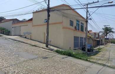 Imagem: A casa possui 2 Dormitórios, 1 Banheiro, 1 Vaga na garagem