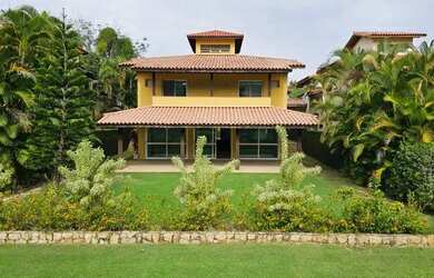 Imagem: A casa em condomínio possui 4 Dormitórios, 5 Banheiros, 4