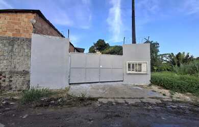 Imagem: A casa possui 1 Dormitório, 1 Banheiro, 3 Vagas na garagem