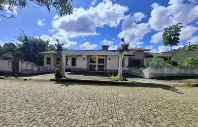 Imagem: A casa em condomínio possui 4 Dormitórios, 4 Banheiros, 2