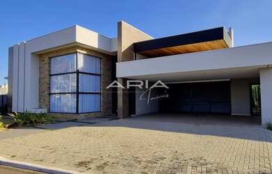 Imagem: A casa em condomínio possui 4 Dormitórios, 5 Banheiros, 5