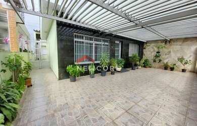 Imagem: A casa possui 4 Dormitórios, 4 Banheiros, 3 Vagas na garagem