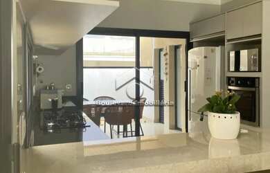 Imagem: A casa em condomínio possui 3 Dormitórios, 3 Banheiros, 4