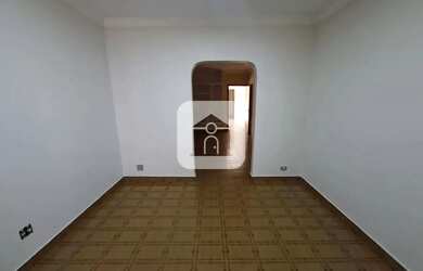 Imagem: A casa possui 4 Dormitórios, 4 Banheiros, 1 Vaga na garagem