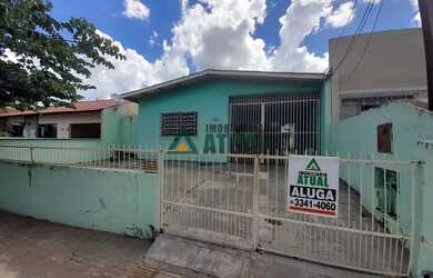 Imagem: A casa possui 3 Dormitórios, 1 Banheiro, 1 Vaga na garagem