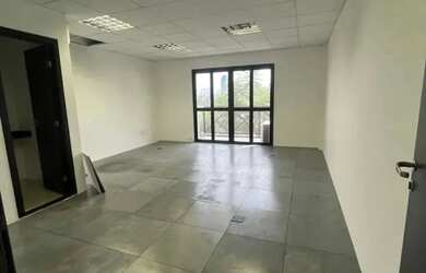 Imagem: O depósito possui 1 Vaga na garagem, 37m² de Área e está