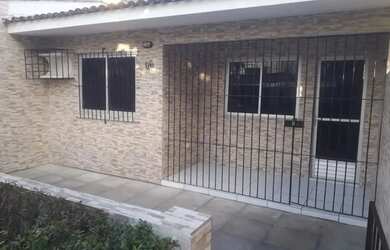 Imagem: A casa possui 2 Dormitórios, 1 Banheiro, 1 Vaga na garagem