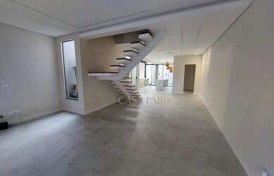 Imagem: A casa possui 3 Dormitórios, 4 Banheiros, 2 Vagas na garagem