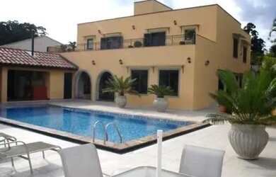 Imagem: A casa em condomínio possui 4 Dormitórios, 5 Banheiros, 4