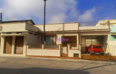 Imagem: A casa possui 3 Dormitórios, 2 Banheiros, 2 Vagas na garagem