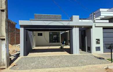 Imagem: A casa possui 3 Dormitórios, 3 Banheiros, 120m² de Área e