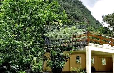 Imagem: A casa possui 5 Dormitórios, 5 Banheiros, 5 Vagas na garagem