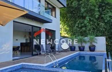 Imagem: A casa em condomínio possui 4 Dormitórios, 5 Banheiros, 4