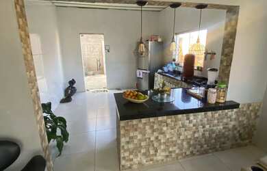 Imagem: A casa possui 2 Dormitórios, 1 Banheiro, 3 Vagas na garagem