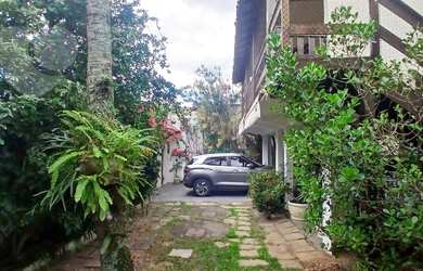 Imagem: A casa possui 4 Dormitórios, 4 Banheiros, 4 Vagas na garagem