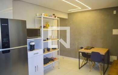 Imagem: O apartamento possui 2 Dormitórios, 1 Banheiro, 1 Vaga na garagem