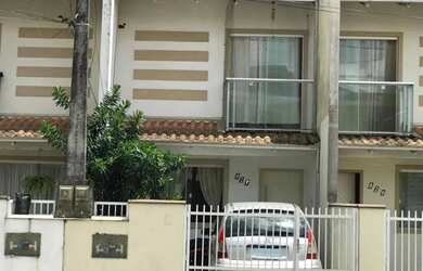 Imagem: A casa possui 2 Dormitórios, 2 Banheiros, 1 Vaga na garagem