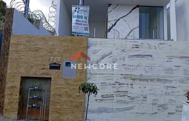 Imagem: A casa possui 3 Dormitórios, 2 Banheiros, 4 Vagas na garagem