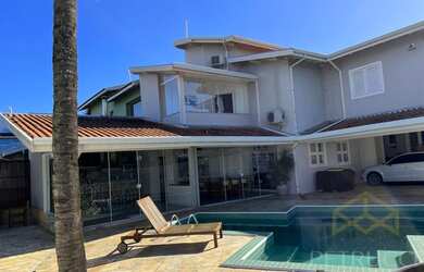 Imagem: A casa possui 3 Dormitórios, 5 Banheiros, 5 Vagas na garagem