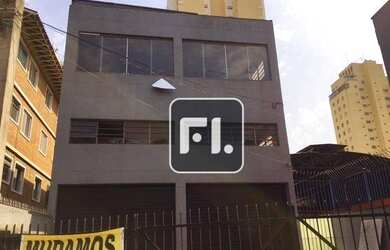 Imagem: O depósito possui 2 Vagas na garagem, 505m² de Área e está