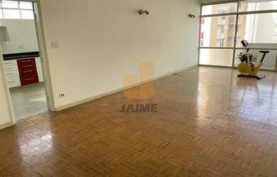 Imagem: O apartamento possui 3 Dormitórios, 1 Banheiro, 1 Vaga na garagem