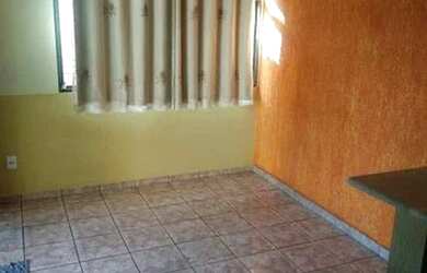 Imagem: A casa possui 2 Dormitórios, 1 Banheiro e está localizado