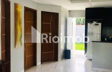 Imagem: A casa possui 2 Dormitórios, 1 Banheiro, 5 Vagas na garagem