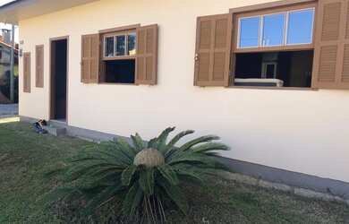 Imagem 3: Casa para venda possui 160 metros quadrados com 5 quartos em Centro - Garopaba - SC