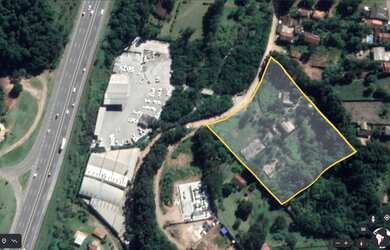 Imagem: O terreno possui 12.000m² de Área e está localizado em Portão