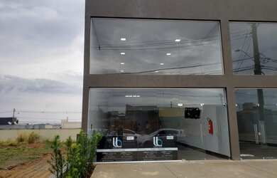 Imagem 1: 2 Salões com 300 metros quadrados