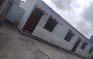 Imagem: A casa possui 1 Dormitório, 1 Banheiro, 1 Vaga na garagem