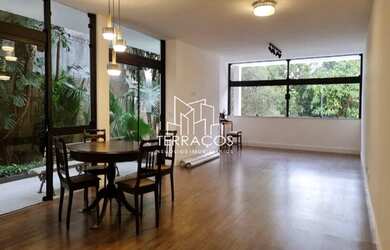 Imagem: A casa possui 3 Dormitórios, 4 Banheiros, 3 Vagas na garagem