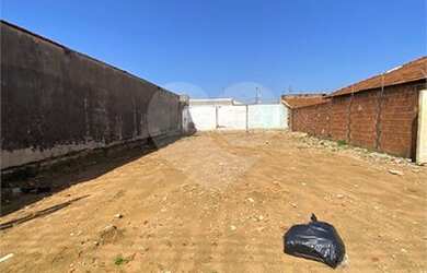 Imagem: O terreno possui 300m² de Área e está localizado em Vila