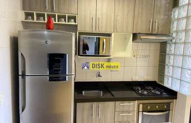 Imagem: O apartamento possui 2 Dormitórios, 1 Banheiro, 1 Vaga na garagem