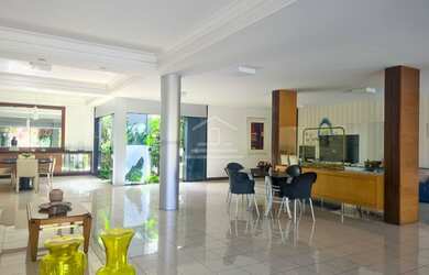 Imagem: A casa possui 4 Dormitórios, 5 Banheiros, 5 Vagas na garagem