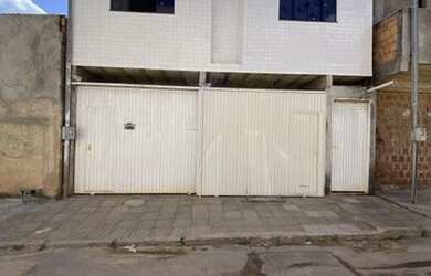 Imagem: A casa possui 4 Dormitórios, 4 Banheiros, 1 Vaga na garagem