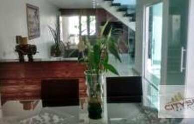 Imagem: A casa possui 3 Dormitórios, 3 Banheiros, 2 Vagas na garagem