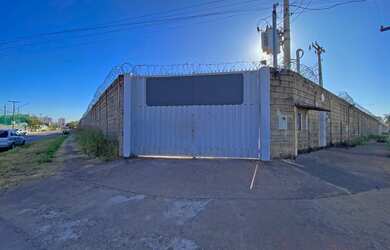 Imagem: O depósito possui 5 Vagas na garagem, 2000m² de Área e está