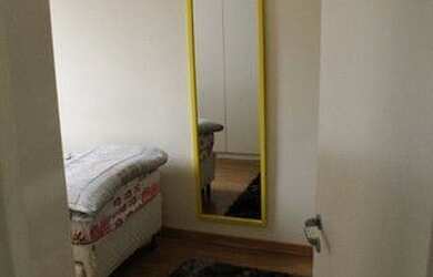 Imagem: O apartamento possui 2 Dormitórios, 1 Banheiro, 1 Vaga na garagem