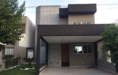 Imagem: A casa possui 3 Dormitórios, 4 Banheiros, 2 Vagas na garagem